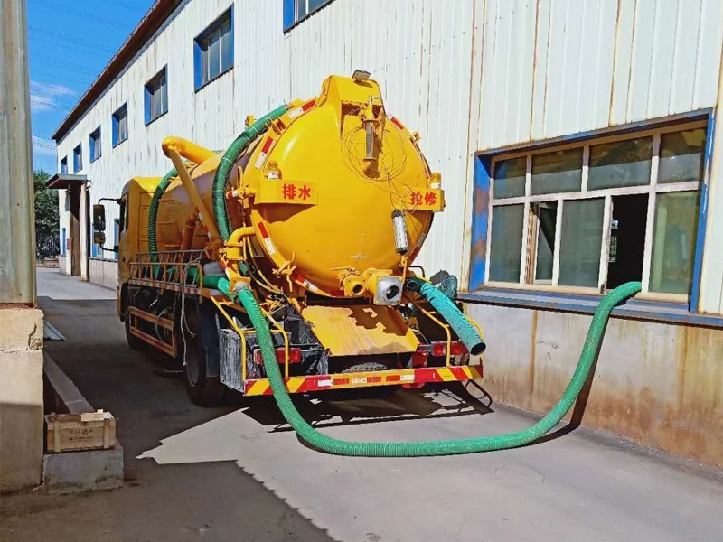 三牌楼厂区化粪池清理